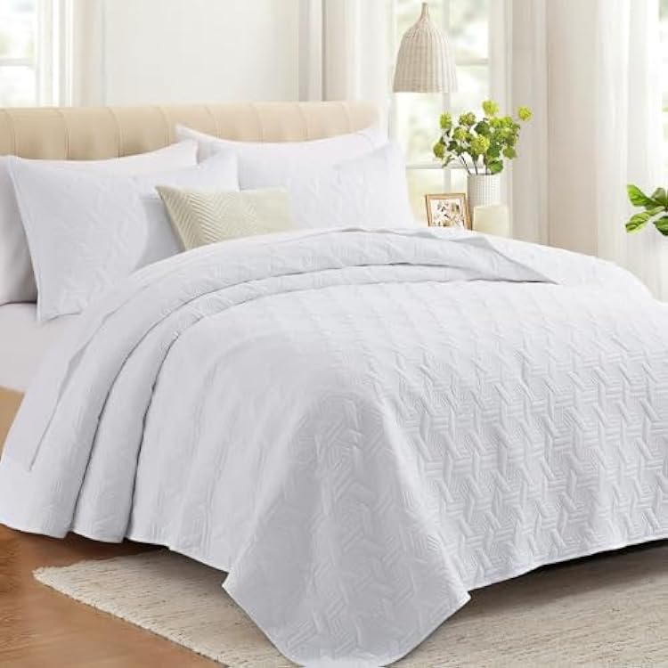 Lavsiry White Oversized California Cal King Size Quilt Bedding Set with Pillow Shams, Summer Lightweight Bedspread Coverlet, Soft Quilted Blanket Thin Comforter for All Seasons