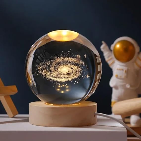 Senon Toz Bulutu Kristal Cam Küre LED Işıklı Usb Kablolu Ahşap Stantlı Gece Lambası Dekoratif Hediyelik Galaxy Samanyolu [Enerji Sınıfı A]