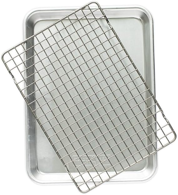 Nordic Ware Naturals Quarter Sheet with Oven-Safe Nonstick Grid