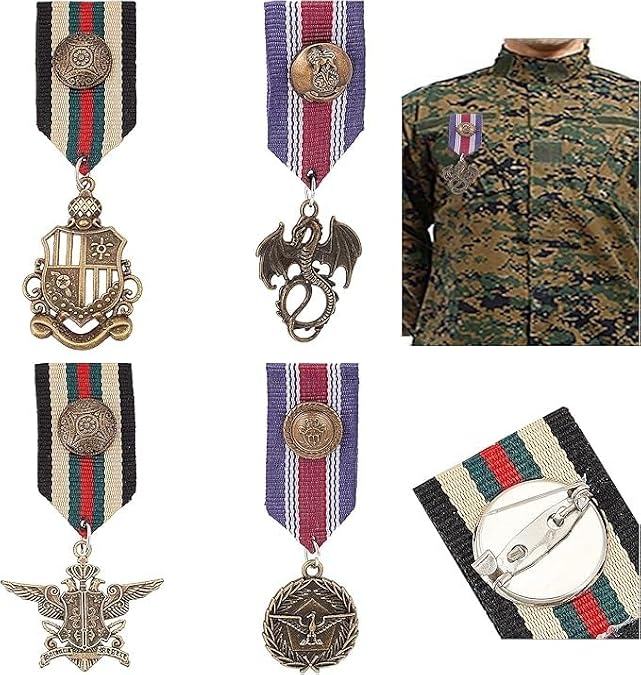 AHANDMAKER 4 Pcs Costume Military Badge Medal, 4 Style Military Hero Combat Medals Brooch Navy Badge Patriot Brooch Pin for Uniform Costume Carnival Halloween Women Men Soldier Coat Jacket Jacket Epaulets Ribbons