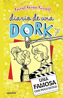 Una famosa con poco estilo  Dork Diaries: Tales from a Not-So-Glam TV Star Diario De Una Dork Spanish Edition Paperback April 26, 2022